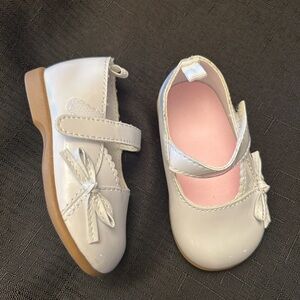 Trim foot Co. white toddler shoes Sz-3 (6-9months) New with tags.  H